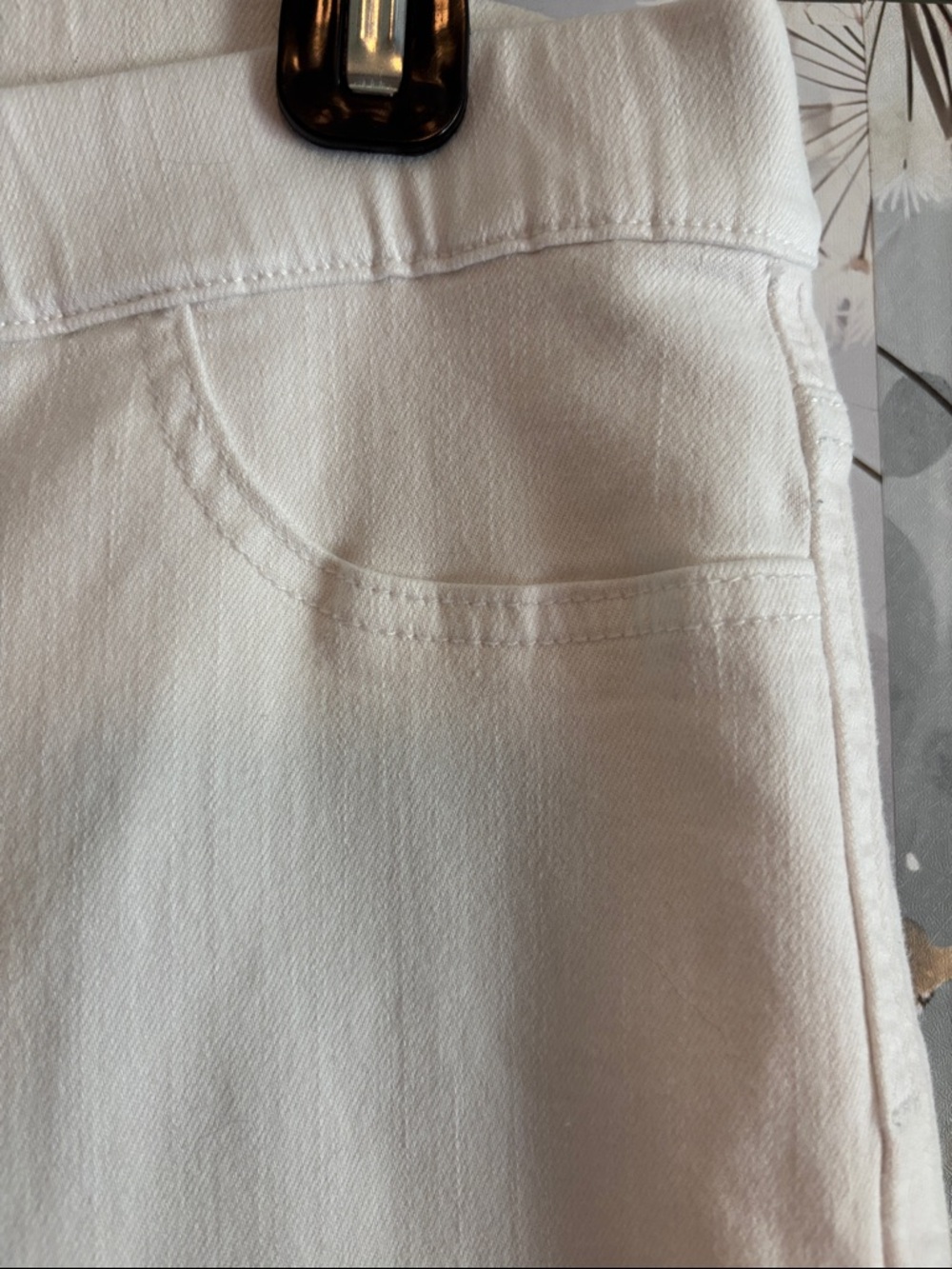 Women’s White Pull On Flare Jeans - Picture 6 of 6